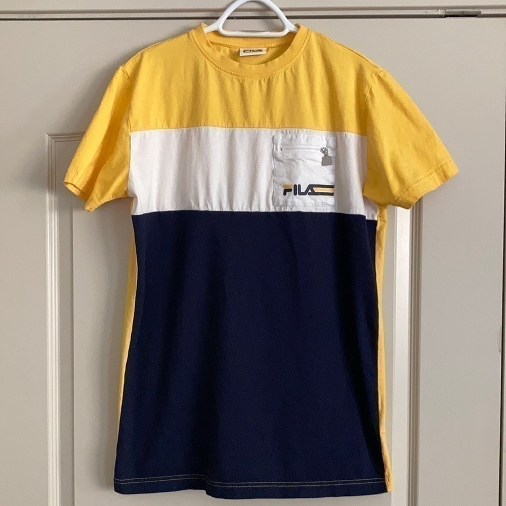 𝅺MEN’S Fila t-shirt